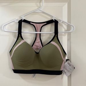 Incredible by Victoria’s Secret sports bra size 32D